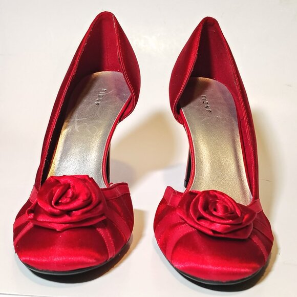 Fioni Red Heels 9 Rose Embellished Closed Toe - Retro Pin Up Girl Holiday Party - Picture 3 of 7